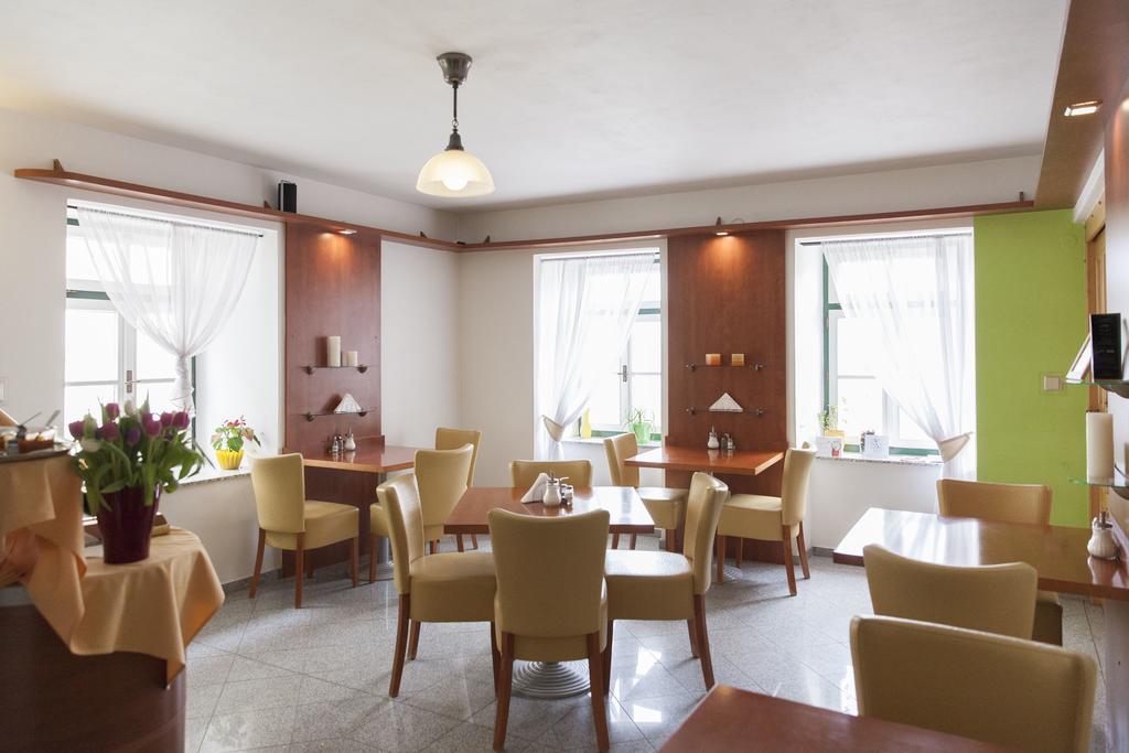 Rezidence Zvon Hotel Znojmo Bagian luar foto