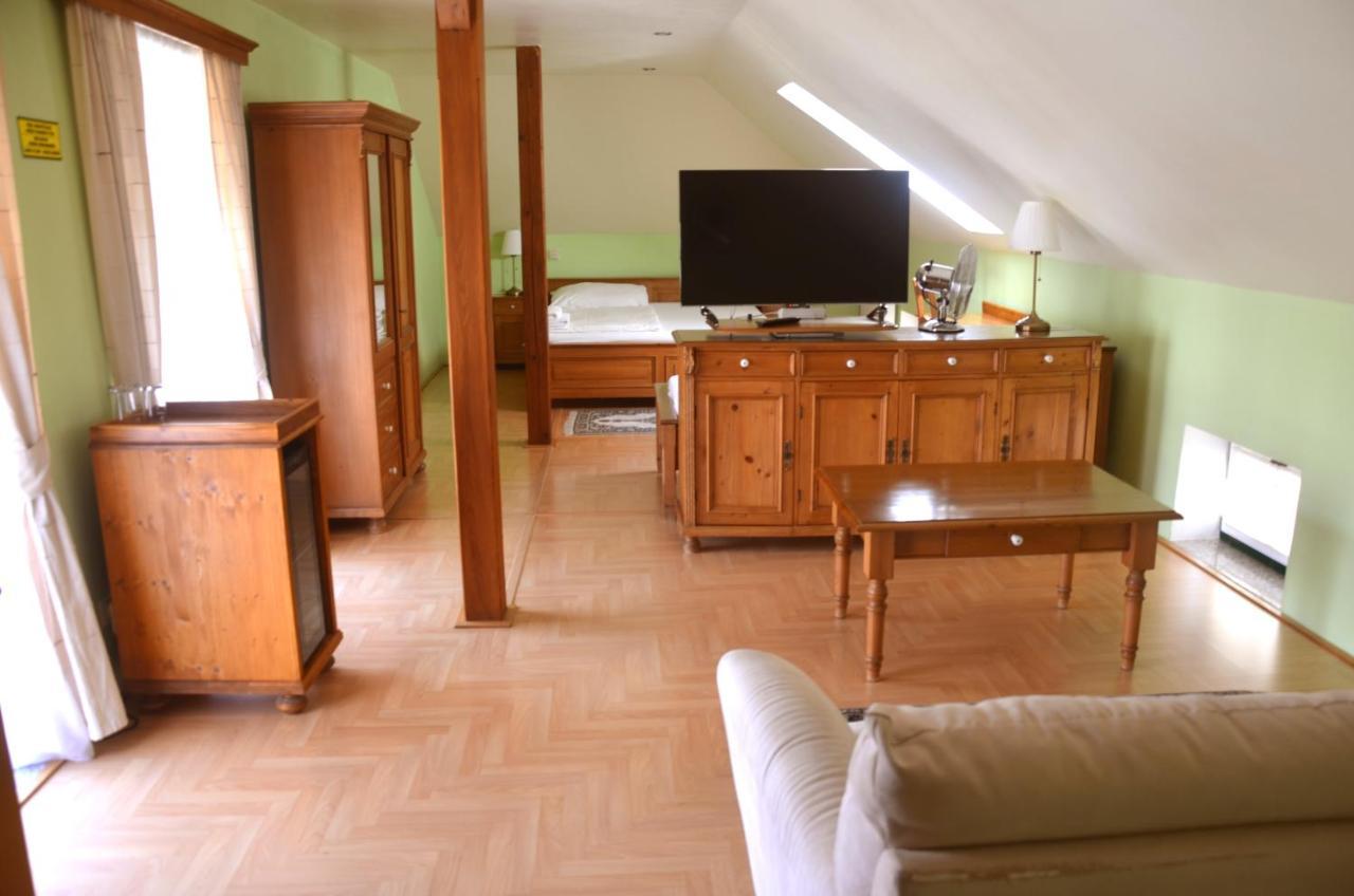 Rezidence Zvon Hotel Znojmo Bagian luar foto